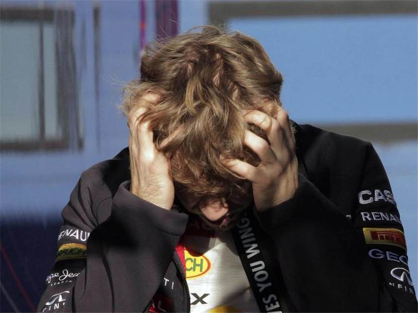 Vettel mit Feuerlöscher: Ungebremste Red-Bull-Probleme Sebastian Vettel hatte erneut Probleme mit dem neuen RB10. Foto: Roman Rios