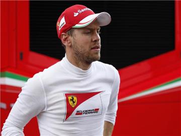 Sebastian Vettel hofft weiter auf eine Genesung von Rekordweltmeister Michael Schumacher. Foto: Ronald Wittek