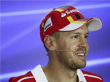 Sebastian Vettel startet mit seinem von Ferrari von der Pole Position. Foto: Yong Teck Lim