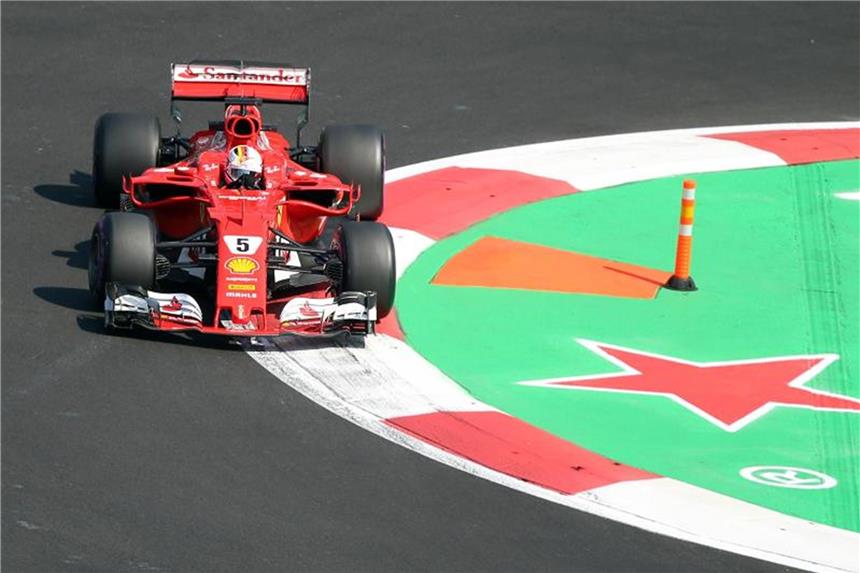 Vettel setzt Zeichen mit Jubiläums-Pole vor WM-Kampf Sebastian Vettel startet von der Pole Position in das Formel-1-Rennen in Mexiko-City. Foto: Jorge Arciga