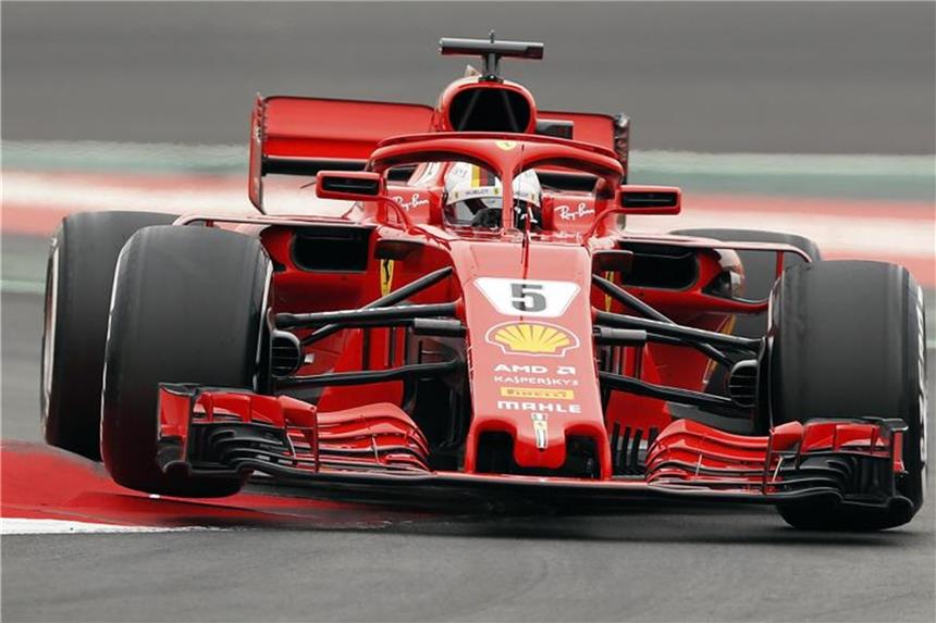 Vettel nennt seinen neuen Ferrari Loria Sebastian Vettel taufte seinen neuen Ferrari Loria. Foto: Francisco Seco/AP
