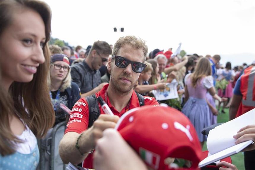 Bottas auf Pole in Spielberg - Vettel-Strafversetzung Sebastian Vettel verwies Lewis Hamilton im Abschlusstraining auf den zweiten Platz. Foto: Erwin Scheriau/APA