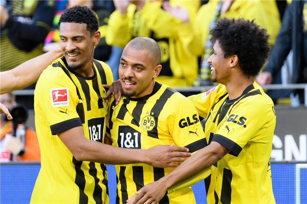 09 Gründe für die BVB-Meisterschaft: Hier trennt sich das Pils vom Weizen Sebastien Haller, Donyell Malen und Karim Adeyemi bejubeln einen Treffer.