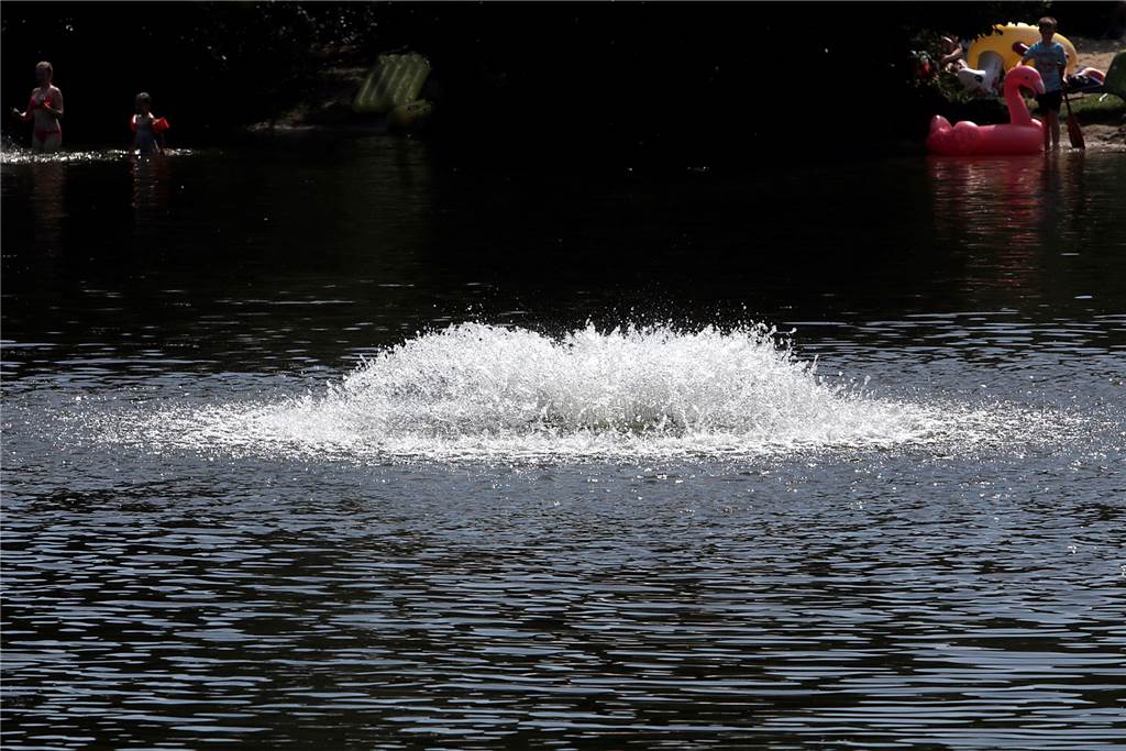 In der Oder verenden die Fische – Wie sieht es an Lippe und Stever aus? Sechs solcher Belüftungsanlagen sind im Unterlauf der Stever installiert.