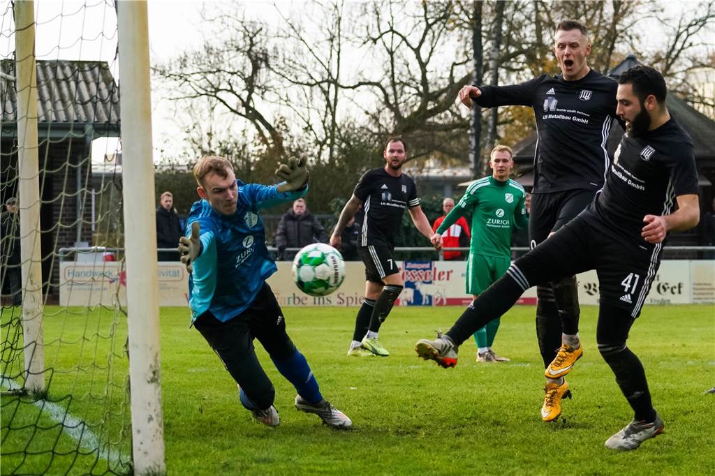 Sedat Semer (r.) trägt beim FC Vreden wie schon bei vorherigen Stationen die Nummer 41