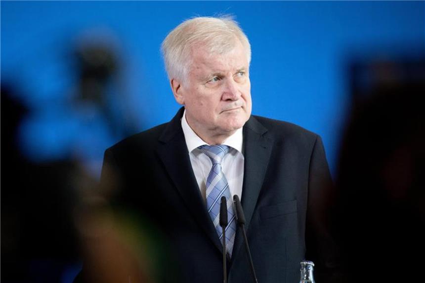 Historisches Tief: CSU stürzt auf 38 Prozent ab Seehofers Partei, die CSU, ist vor der Landtagswahl weit von der absoluten Mehrheit entfernt. Foto: Kay Nietfeld
