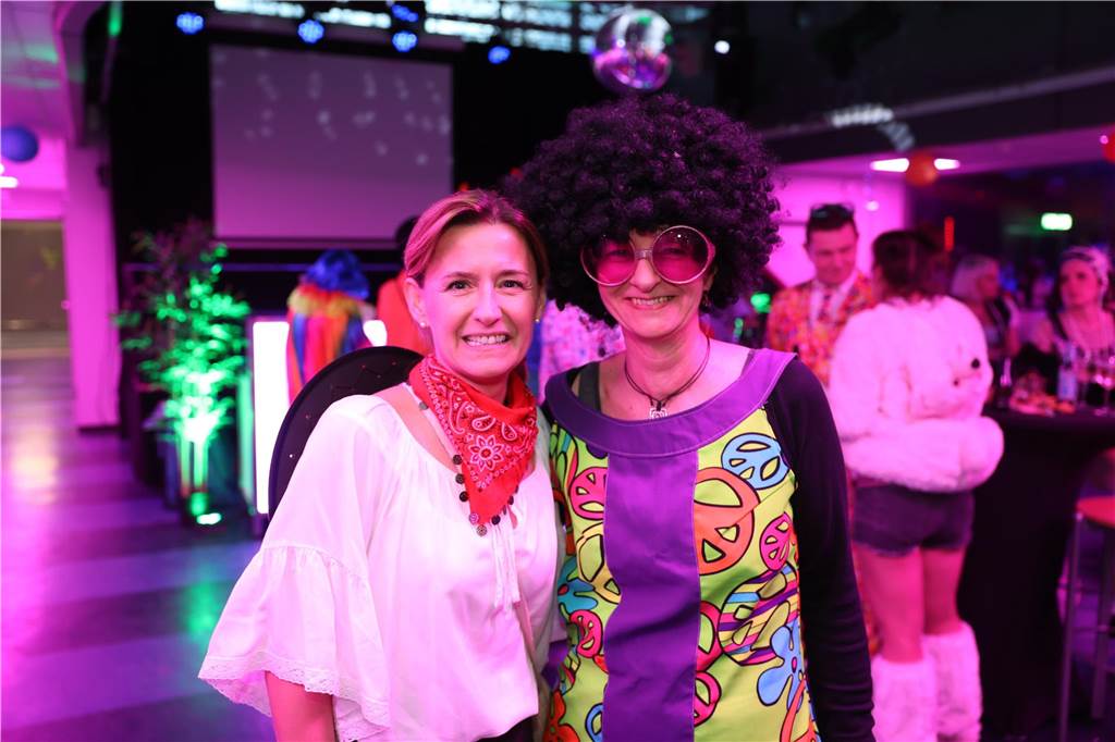 Afterworkparty an Weiberfastnacht: Avatar, Frau Antje und Krümelmonster im Lükaz Sehr aufwändig und kreativ kostümiert waren die vornehmlich weiblichen Gäste bei der AfterWork Party an Weiberfastnacht im Lükaz.