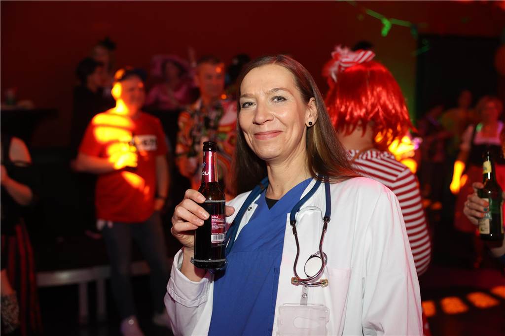 Afterworkparty an Weiberfastnacht: Avatar, Frau Antje und Krümelmonster im Lükaz Sehr aufwändig und kreativ kostümiert waren die vornehmlich weiblichen Gäste bei der AfterWork Party an Weiberfastnacht im Lükaz.