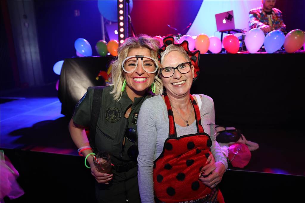 Afterworkparty an Weiberfastnacht: Avatar, Frau Antje und Krümelmonster im Lükaz Sehr aufwändig und kreativ kostümiert waren die vornehmlich weiblichen Gäste bei der AfterWork Party an Weiberfastnacht im Lükaz.