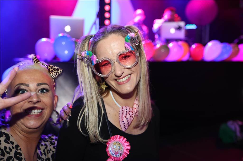 Afterworkparty an Weiberfastnacht: Avatar, Frau Antje und Krümelmonster im Lükaz Sehr aufwändig und kreativ kostümiert waren die vornehmlich weiblichen Gäste bei der AfterWork Party an Weiberfastnacht im Lükaz.