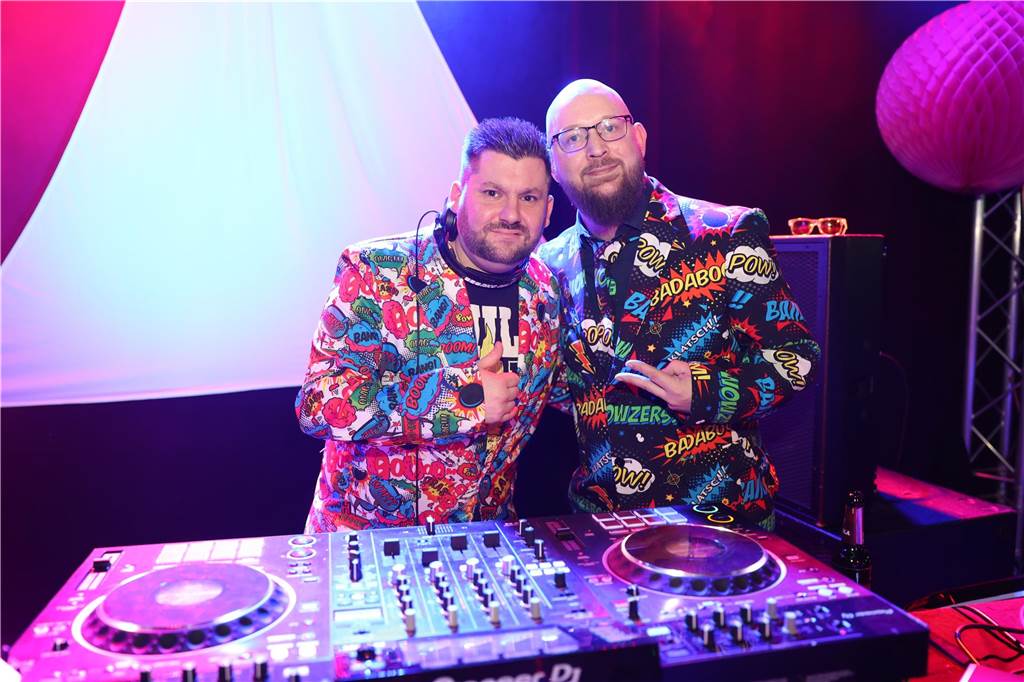 Afterworkparty an Weiberfastnacht: Avatar, Frau Antje und Krümelmonster im Lükaz Sehr aufwändig und kreativ kostümiert waren die vornehmlich weiblichen Gäste bei der AfterWork Party an Weiberfastnacht im Lükaz.
