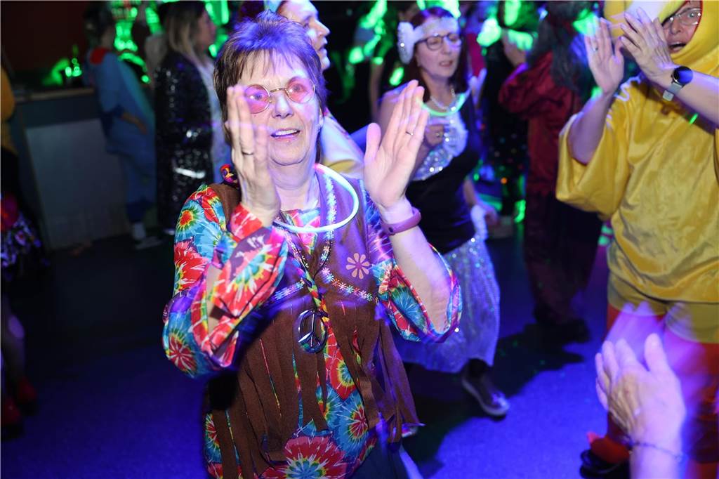 Afterworkparty an Weiberfastnacht: Avatar, Frau Antje und Krümelmonster im Lükaz Sehr aufwändig und kreativ kostümiert waren die vornehmlich weiblichen Gäste bei der AfterWork Party an Weiberfastnacht im Lükaz.