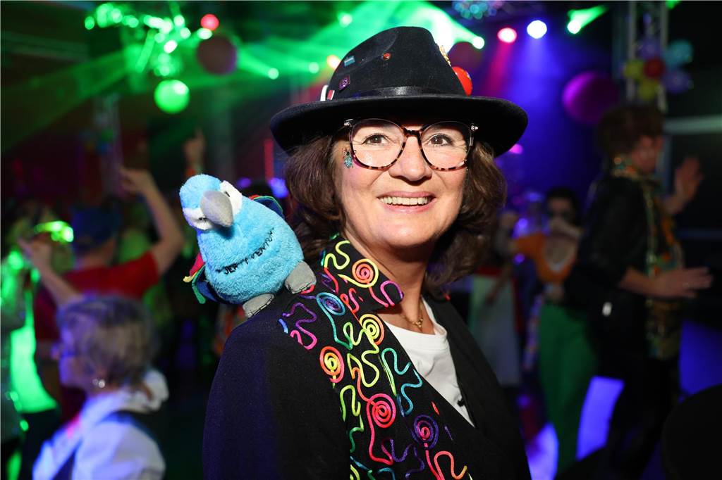 Afterworkparty an Weiberfastnacht: Avatar, Frau Antje und Krümelmonster im Lükaz Sehr aufwändig und kreativ kostümiert waren die vornehmlich weiblichen Gäste bei der AfterWork Party an Weiberfastnacht im Lükaz.