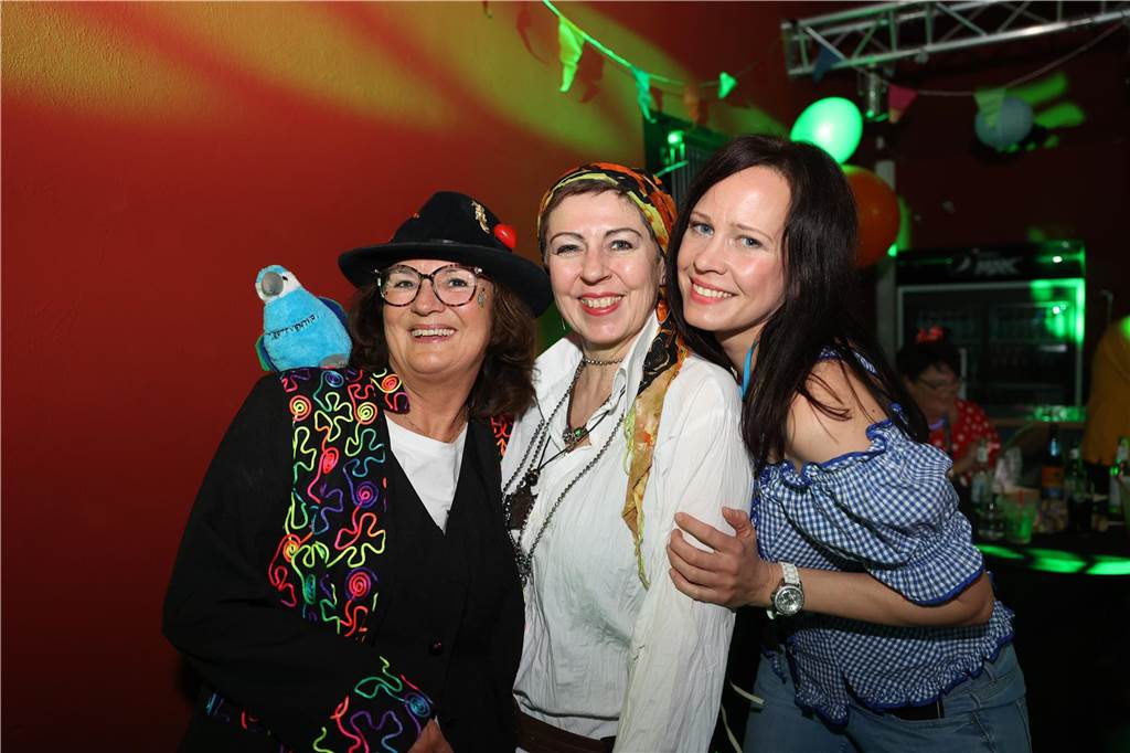Afterworkparty an Weiberfastnacht: Avatar, Frau Antje und Krümelmonster im Lükaz Sehr aufwändig und kreativ kostümiert waren die vornehmlich weiblichen Gäste bei der AfterWork Party an Weiberfastnacht im Lükaz.