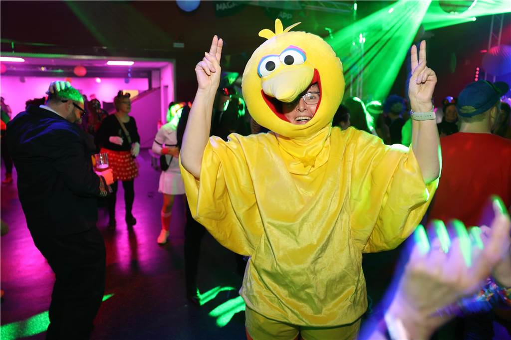Afterworkparty an Weiberfastnacht: Avatar, Frau Antje und Krümelmonster im Lükaz Sehr aufwändig und kreativ kostümiert waren die vornehmlich weiblichen Gäste bei der AfterWork Party an Weiberfastnacht im Lükaz.