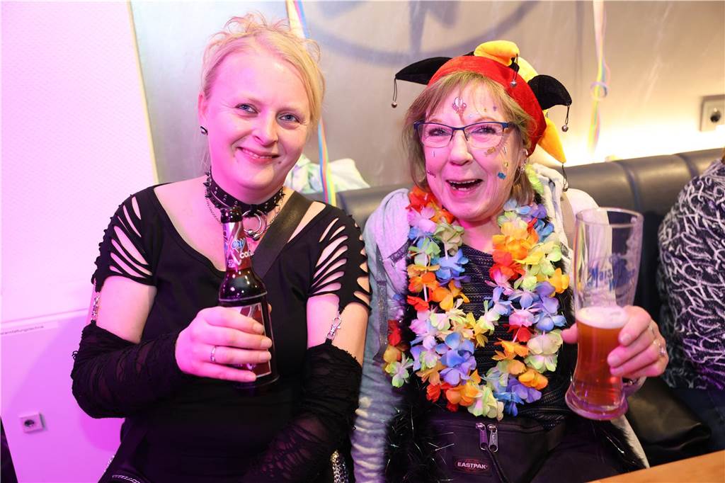 Afterworkparty an Weiberfastnacht: Avatar, Frau Antje und Krümelmonster im Lükaz Sehr aufwändig und kreativ kostümiert waren die vornehmlich weiblichen Gäste bei der AfterWork Party an Weiberfastnacht im Lükaz.