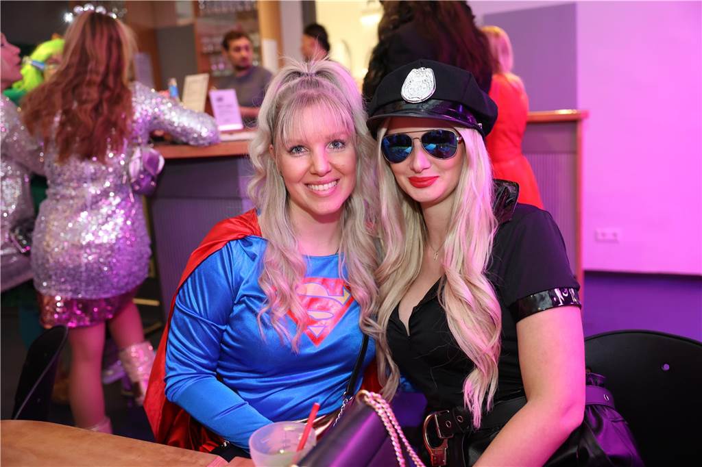 Afterworkparty an Weiberfastnacht: Avatar, Frau Antje und Krümelmonster im Lükaz Sehr aufwändig und kreativ kostümiert waren die vornehmlich weiblichen Gäste bei der AfterWork Party an Weiberfastnacht im Lükaz.
