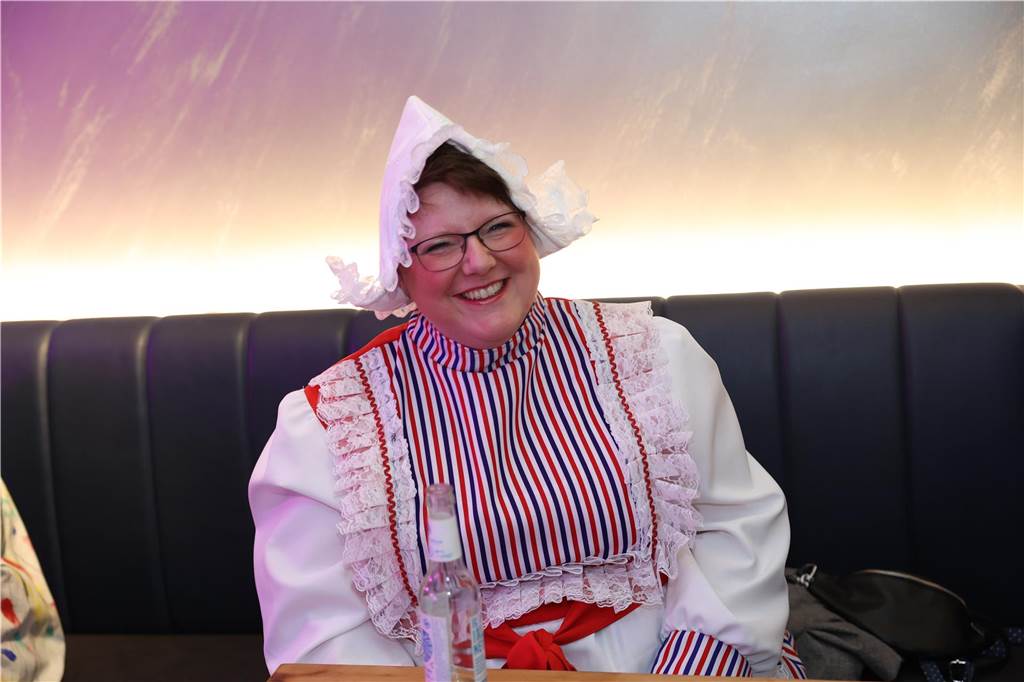 Afterworkparty an Weiberfastnacht: Avatar, Frau Antje und Krümelmonster im Lükaz Sehr aufwändig und kreativ kostümiert waren die vornehmlich weiblichen Gäste bei der AfterWork Party an Weiberfastnacht im Lükaz.