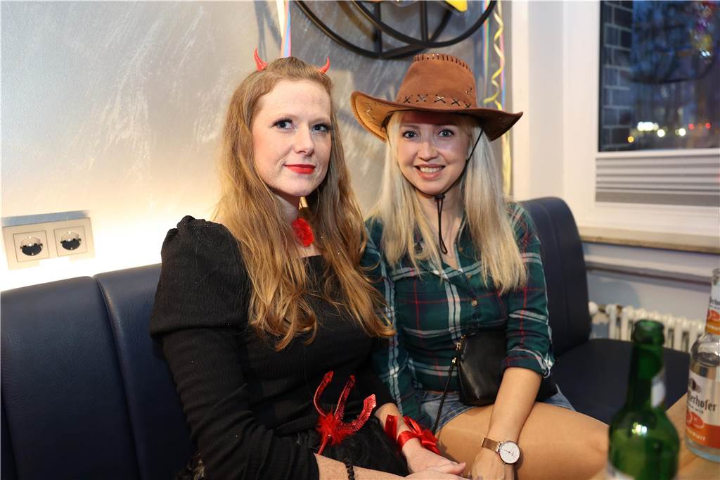 Afterworkparty an Weiberfastnacht: Avatar, Frau Antje und Krümelmonster im Lükaz Sehr aufwändig und kreativ kostümiert waren die vornehmlich weiblichen Gäste bei der AfterWork Party an Weiberfastnacht im Lükaz.