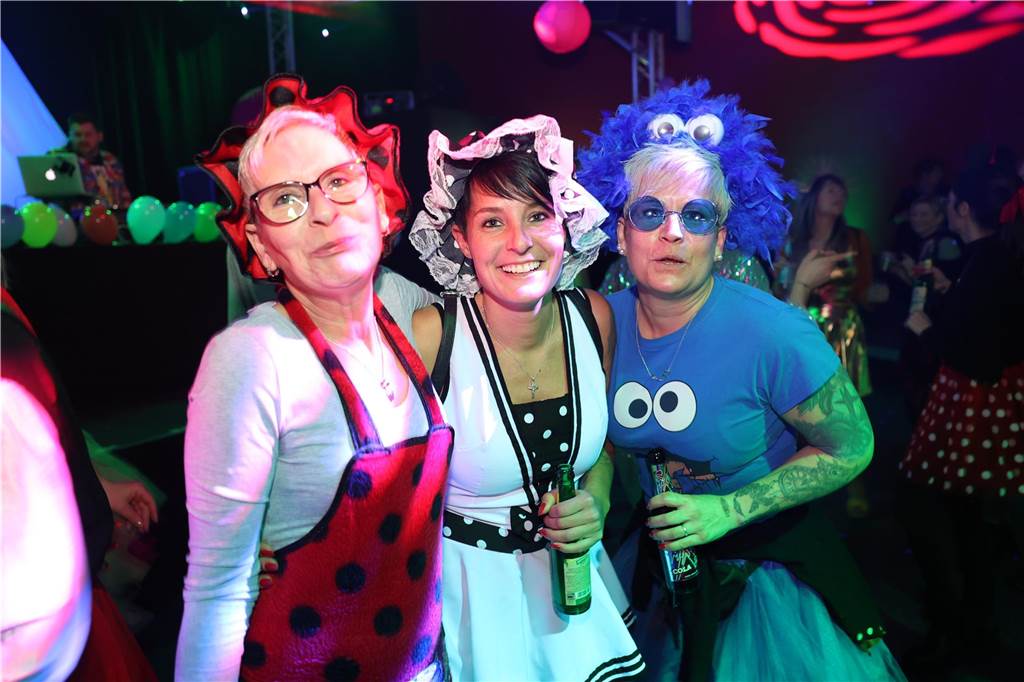 Afterworkparty an Weiberfastnacht: Avatar, Frau Antje und Krümelmonster im Lükaz Sehr aufwändig und kreativ kostümiert waren die vornehmlich weiblichen Gäste bei der AfterWork Party an Weiberfastnacht im Lükaz.