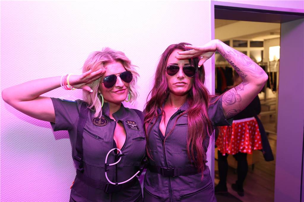 Afterworkparty an Weiberfastnacht: Avatar, Frau Antje und Krümelmonster im Lükaz Sehr aufwändig und kreativ kostümiert waren die vornehmlich weiblichen Gäste bei der AfterWork Party an Weiberfastnacht im Lükaz.