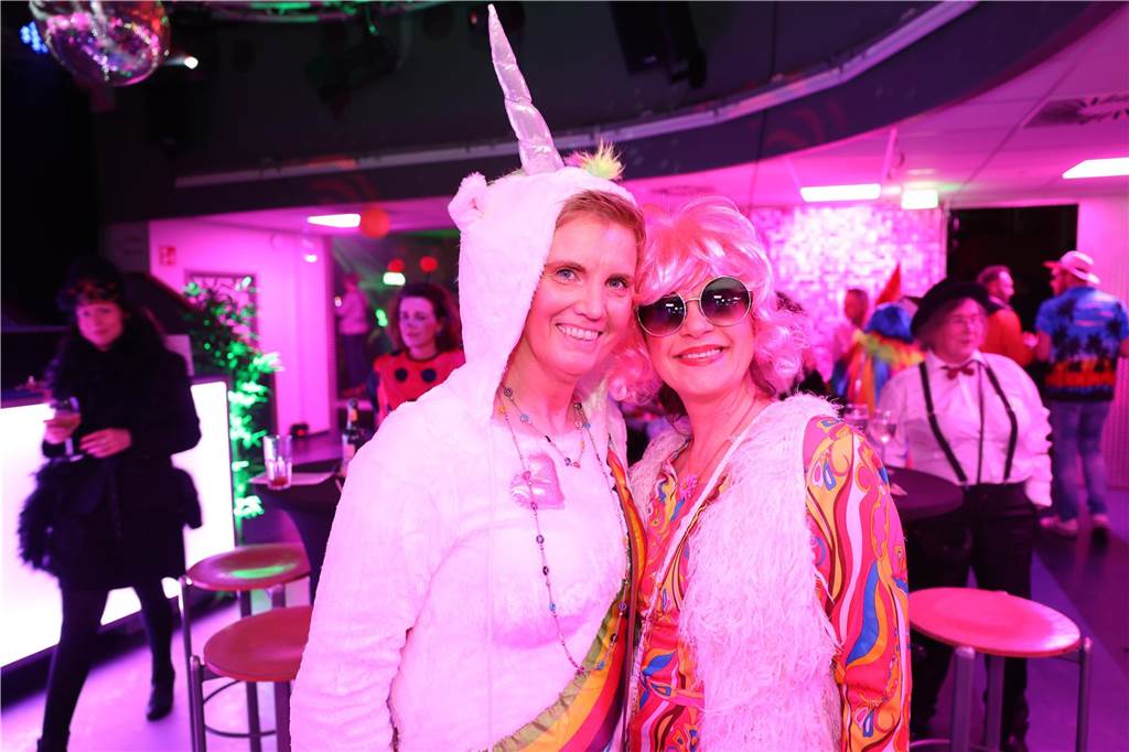 Afterworkparty an Weiberfastnacht: Avatar, Frau Antje und Krümelmonster im Lükaz Sehr aufwändig und kreativ kostümiert waren die vornehmlich weiblichen Gäste bei der AfterWork Party an Weiberfastnacht im Lükaz.