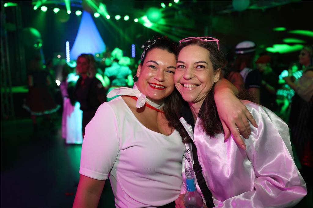 Afterworkparty an Weiberfastnacht: Avatar, Frau Antje und Krümelmonster im Lükaz Sehr aufwändig und kreativ kostümiert waren die vornehmlich weiblichen Gäste bei der AfterWork Party an Weiberfastnacht im Lükaz.