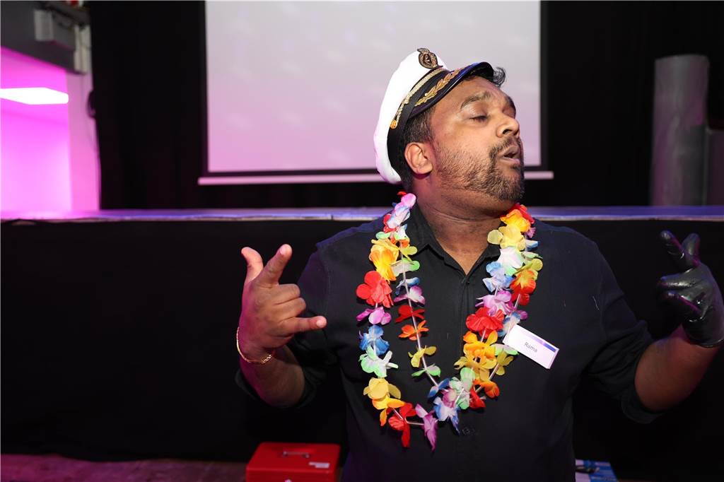 Afterworkparty an Weiberfastnacht: Avatar, Frau Antje und Krümelmonster im Lükaz Sehr aufwändig und kreativ kostümiert waren die vornehmlich weiblichen Gäste bei der AfterWork Party an Weiberfastnacht im Lükaz.