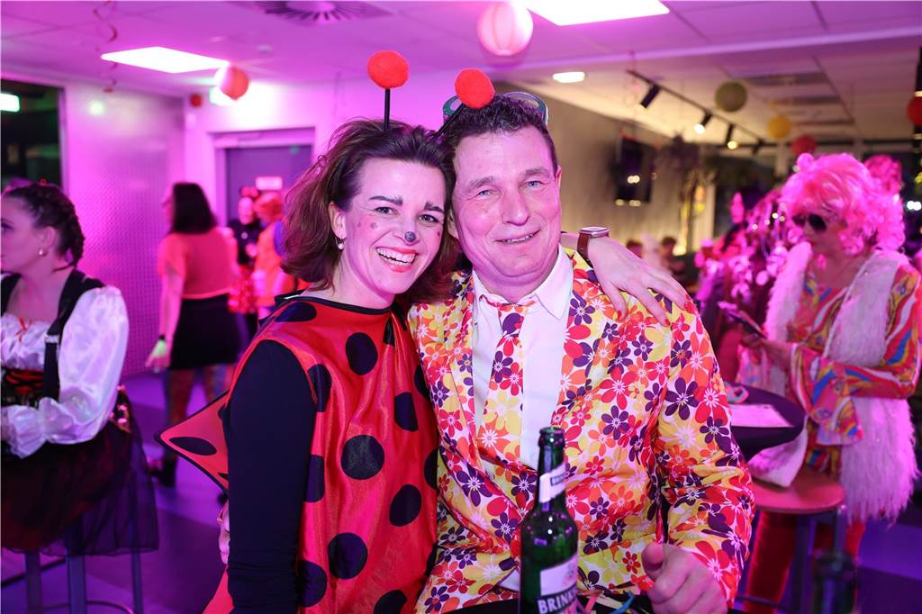 Afterworkparty an Weiberfastnacht: Avatar, Frau Antje und Krümelmonster im Lükaz Sehr aufwändig und kreativ kostümiert waren die vornehmlich weiblichen Gäste bei der AfterWork Party an Weiberfastnacht im Lükaz.