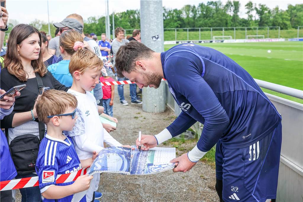 Zahlen, die Schalke Stoff zum Nachdenken geben: Sehr beliebt bei den Schalker Fans: Marius Müller.