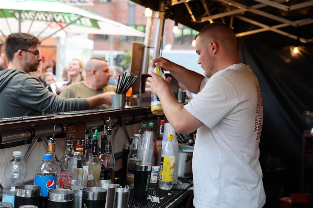 Sehr beliebt bei Strand und Sonne: Cocktails. Mit oder ohne Alkohol sorgten sie für gute Laune und Party-Stimmung.
