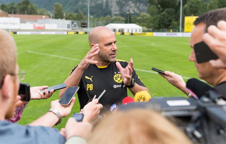 "Sehr zufrieden" mit dem BVB-Trainingslager in Bad Ragaz: Peter Bosz. 