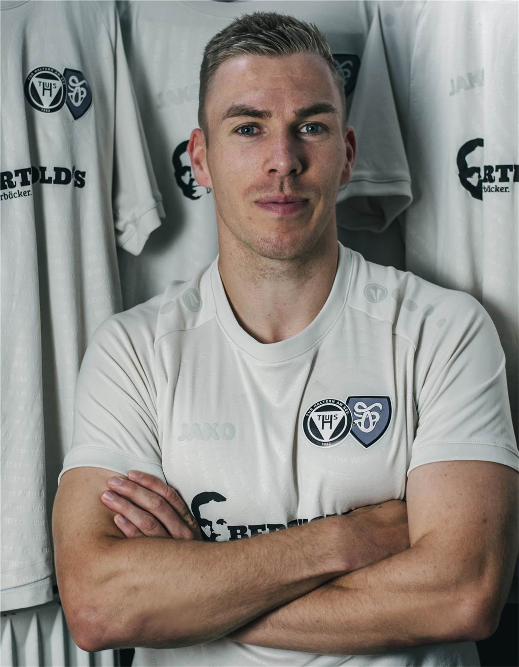 „Hat sich blöd angefühlt“: Pascal Hingst erklärt Rückzieher nach Zusage an den TuS Haltern Sein erster und gleichzeitig auch letzter Einsatz im TuS-Trikot: Pascal Hingst, hier bei seiner Vorstellung, kommt doch nicht nach Haltern.