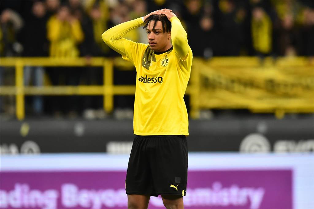Filippo Mane schlägt die Hände über dem Kopf zusammen.
