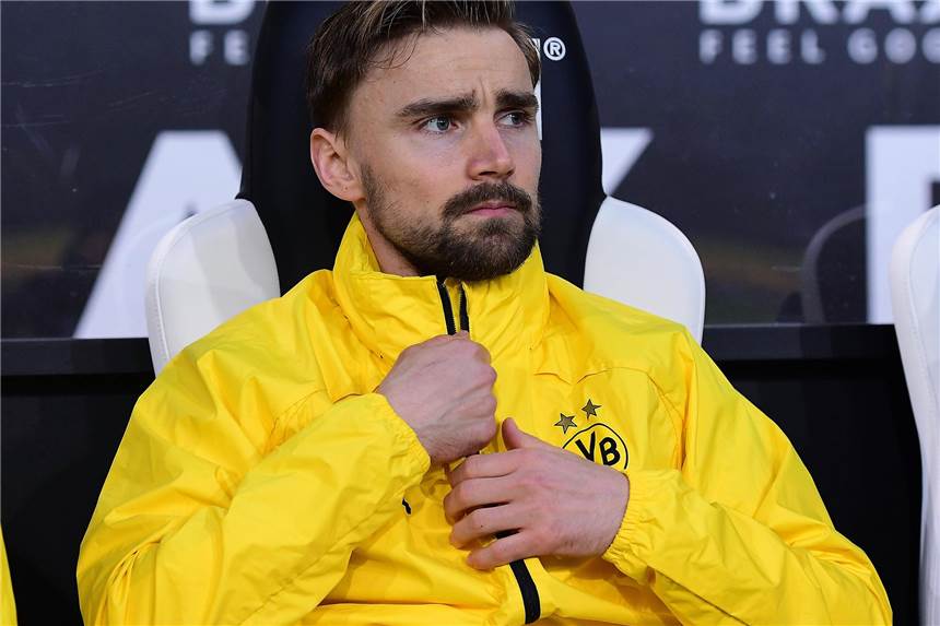 Abschied aufgeschoben: Darum bleibt Marcel Schmelzer ein Teil des BVB Seine Dienstkleidung bleibt schwarzgelb: BVB-Verteidiger Marcel Schmelzer wird nach seiner Knie-Operation weiter in Dortmund seine Reha absolvieren.