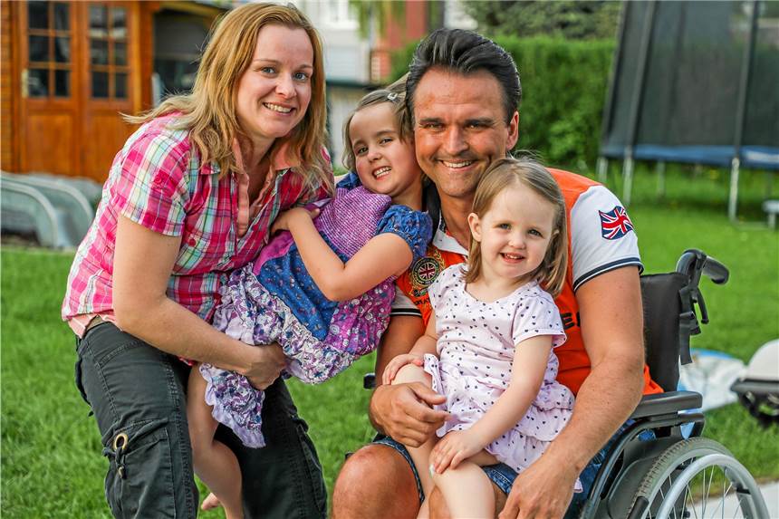 Schwer kranker Schlagersänger lässt sich nicht unterkriegen Seine Familie und die Musik geben Marcus Kuno die Kraft, seine Krankheiten anzunehmen und optimistisch in die Zukunft zu blicken.