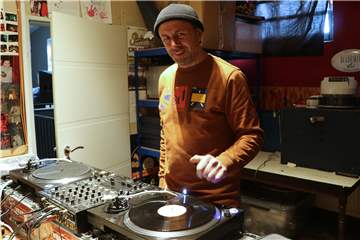 Seine Plattenspieler hat Rolf Elsing momentan in seinem Büro stehen. Wann er wieder als DJ auflegen kann, ist zurzeit noch unklar.
