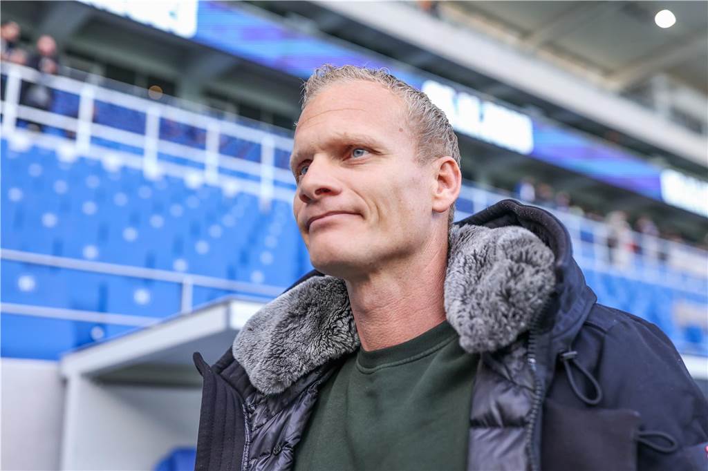 Schalke und seine letzten fünf Cheftrainer: So verliefen die Premieren Seine Premiere auf der Schalker Trainerbank ging daneben: Karel Geraerts.