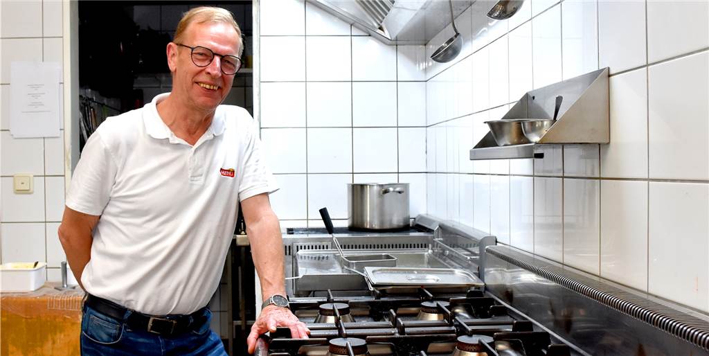 Nach 21 Jahren: Josef Lang (66) schließt Ende Juli das Mona Lisa Seine Tage am Herd sind gezählt: Josef Lang (66) schließt am 31. Juli das Restaurant Mona Lisa und geht in den Ruhestand. 21 Jahre hat er den Betrieb dann geführt. Einen Nachfolger gibt es aktuell noch nicht. "Schade, aber nicht zu ändern", sagt Josef Lang.
