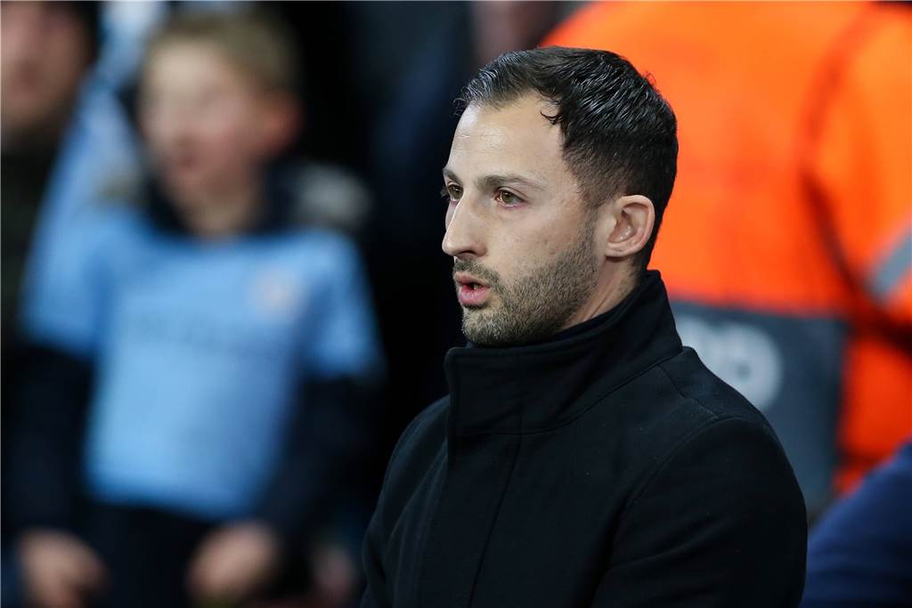 Jochen Schneider verbittert: Schalkes Sportvorstand steht vor seiner ersten Entscheidung Seine Tage auf Schalke scheinen gezählt: Trainer Domenico Tedesco.
