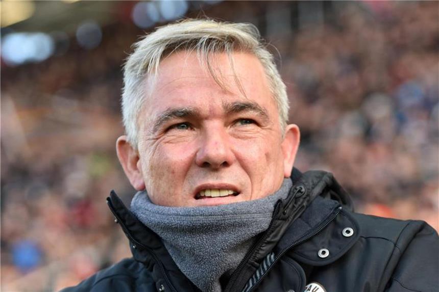 „Bild“: St. Pauli trennt sich von Trainer Janßen Seine Zeit als Trainer beim FC St. Pauli scheint offenbar abgelaufen zu sein: Olaf Janßen. Foto: Daniel Bockwoldt
