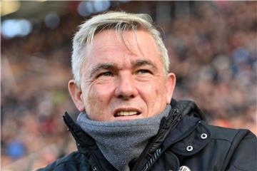 Seine Zeit als Trainer beim FC St. Pauli scheint offenbar abgelaufen zu sein: Olaf Janßen. Foto: Daniel Bockwoldt