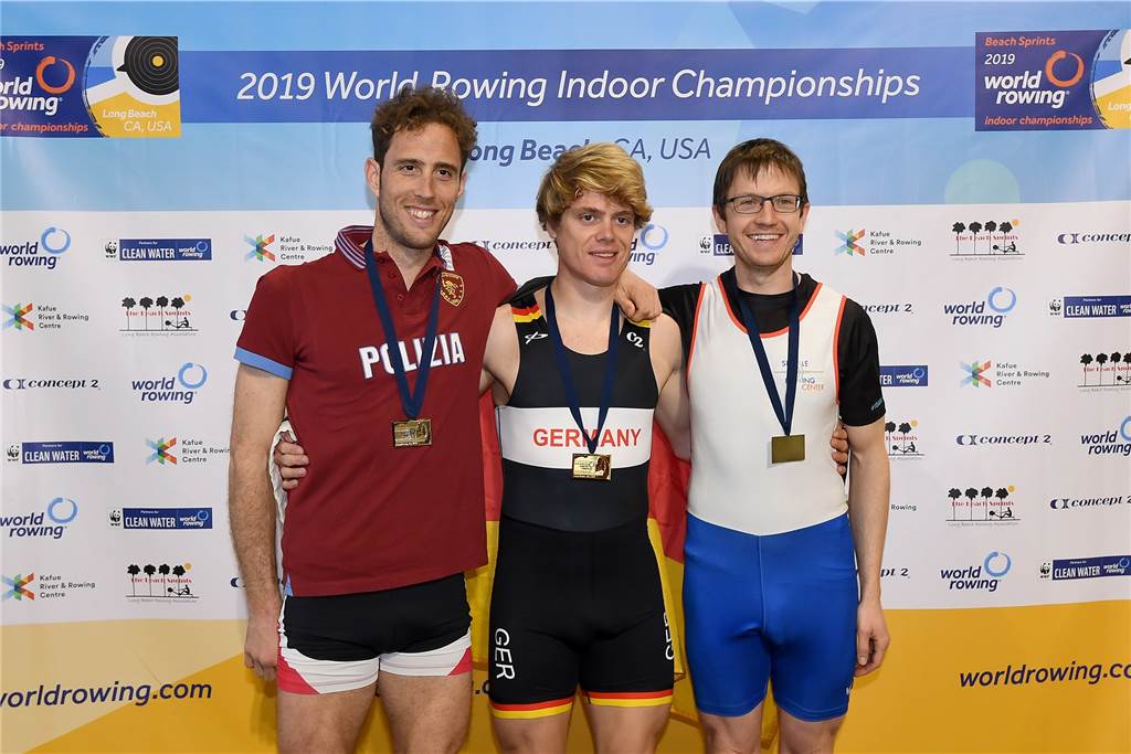Jason Osborne gewinnt einen weiteren Weltmeistertitel Seinen ärgsten Konkurrenten Martino Goretti aus Italien (l.) distanzierte Jason Osborne (M.) auf satte drei Sekunden.