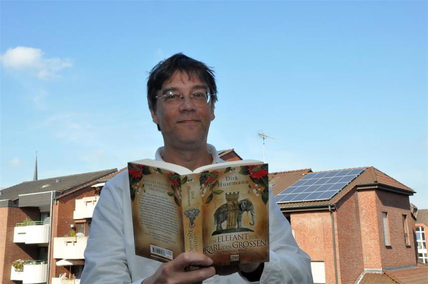 Lüner hat einen historischen Roman geschrieben Seinen ersten historischen Roman mit dem Titel "Ein Elefant für Karl den Großen" hat der Lüner Journalist Dirk Husemann veröffentlicht. Es ist eine mittelalterliche Abenteuergeschichte zwischen Orient und Okzident.