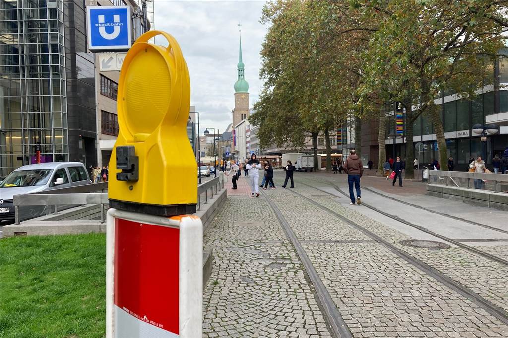 Von Phoenix-See bis Rathaus: So ging es 2022 auf großen Baustellen voran Seit 14 Jahren ungenutzt sind die Straßenbahn-Schienen in der Kampstraße. Der Umbau lässt aber weiter auf sich warten.