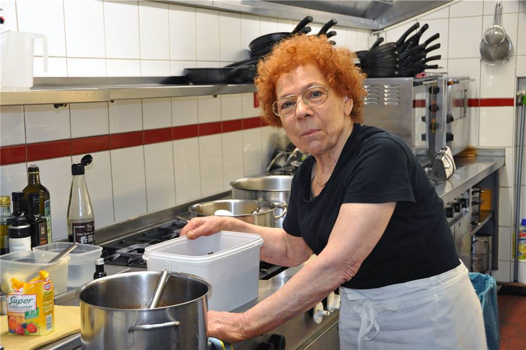 Haus Henschel in Dorsten lädt ein zur kulinarischen Auszeit vom Alltag Seit 1963 ist Leonore Henschel in ihrem Restaurant die Küchenchefin.