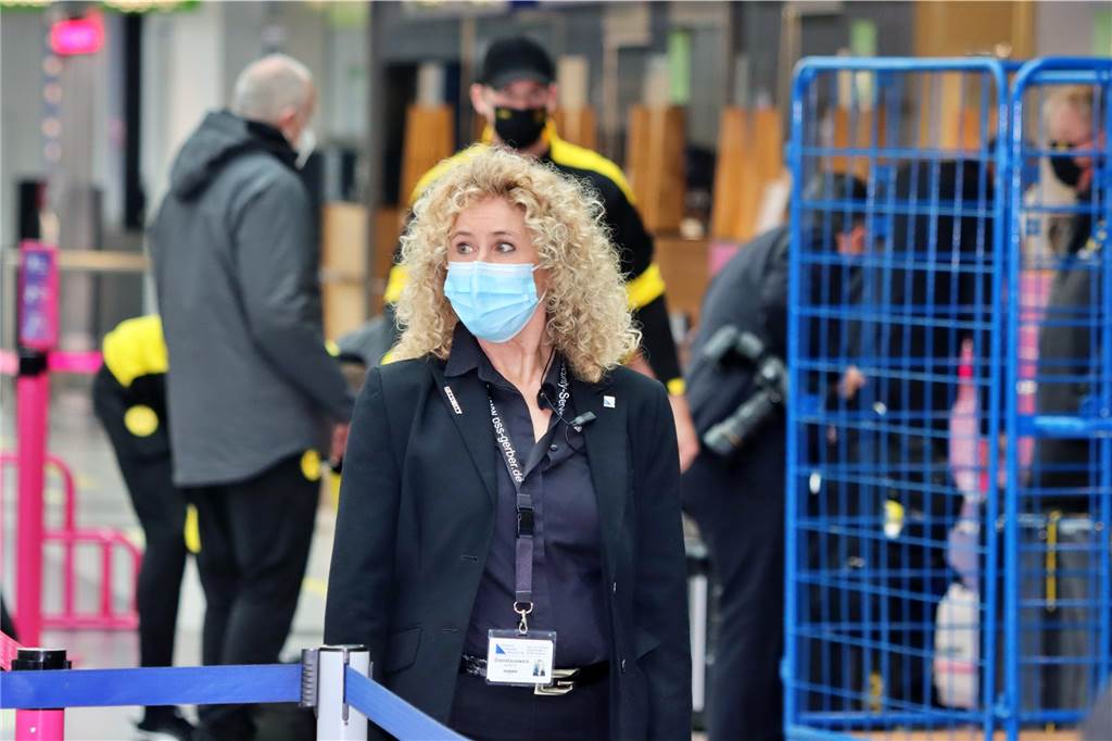 Cornelia Gerber wacht mit ihrem Sicherheitsdienst über den BVB Seit 20 Jahren leitet Cornelia Gerber ihr Sicherheitsunternehmen. Sie betreut in Dortmund die Gegner des BVB.