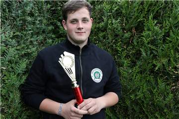 Seit 2011 greift der 17-jährige Dennis Brinkert zur Waffe.
