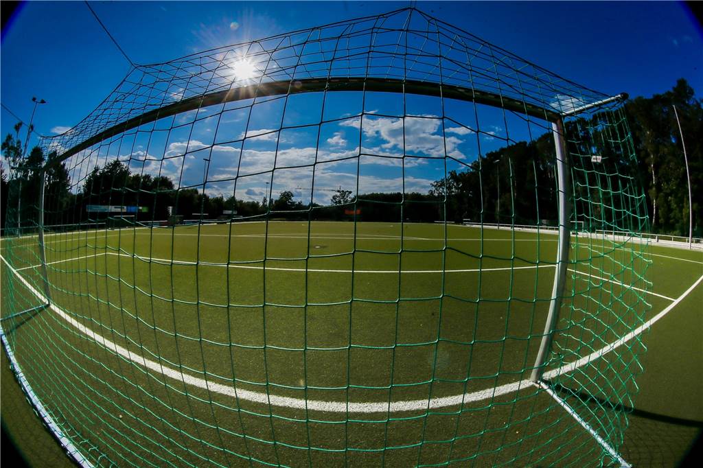 Sportplatz Dörwerstraße: Stadt gibt ein Jahr Nachspiel-Zeit Seit 2013 bietet der Kunstrasenplatz im Volksgarten Mengede ein gutes Trainings- und Spielumfeld.