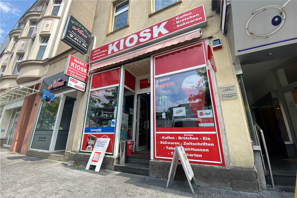 Castrop-Rauxel feiert seine Trinkhallen: Julian Momsen ist „Mädchen für alles“ Seit 2015 existiert der Markt Kiosk schon. Julian Momsen ist drei Jahre danach hinzugestoßen. Seit 2018 arbeitet er in der Bude am Castrop-Rauxeler Markt.